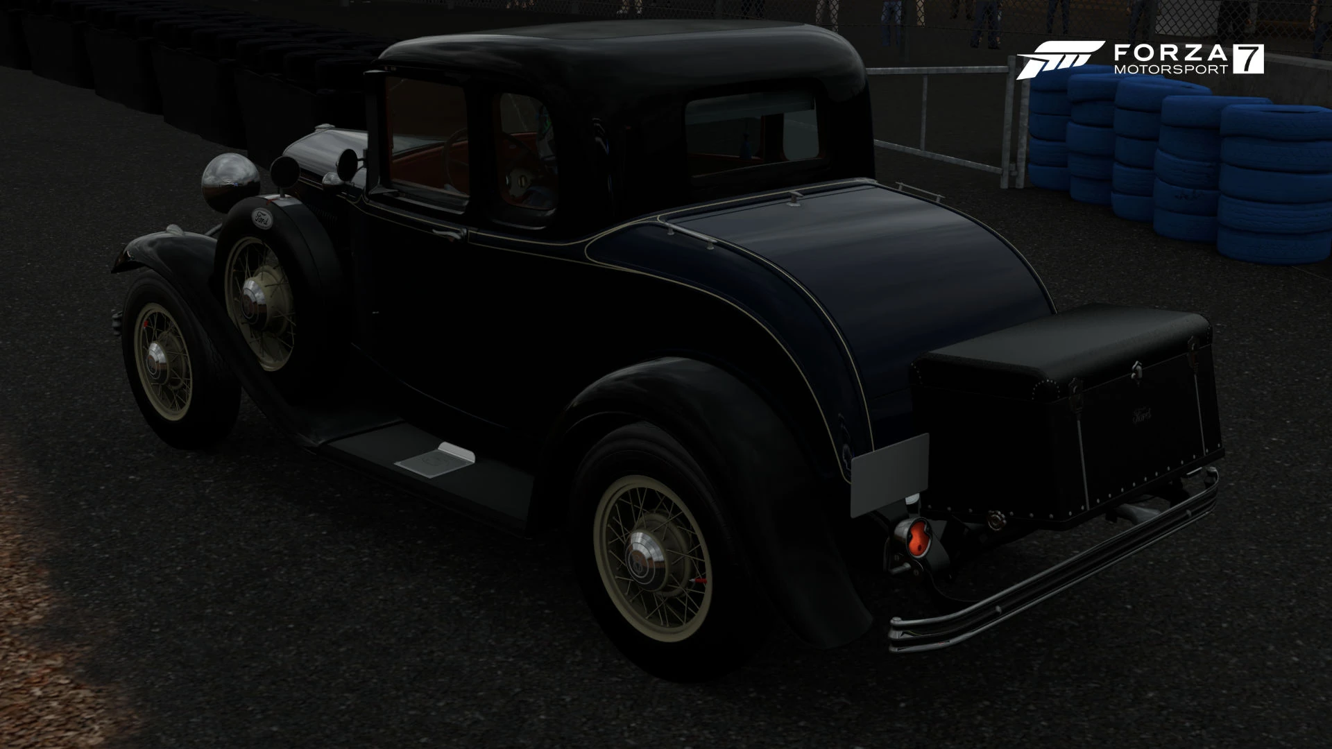 1932 Ford De Luxe Five-Window Coupe - Rear