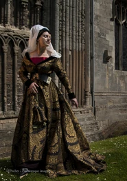 Burgundian Gown, Prior Attire.
