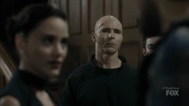 TG-Caps-1x07-eXtreme-measures-75-Lodo