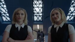 TG-Caps-2x03-CoMplications-115-Sophie-Phoebe