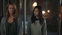 TG-Caps-1x04-eXit-strategy-24-Caitlin-Blink