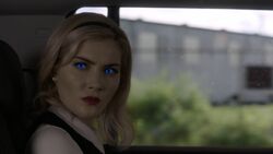 TG-Caps-2x03-CoMplications-30-Esme-telepathy-blue-eyes