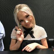 SDCC Comic Con 2017 - Natalie Alyn Lind poster signing