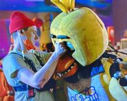 Wolfgang removing Jess' Chica head.