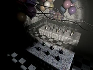 FNaF 2 - Party Room 3.jpg (608 kB) Party Room 3 iluminado con la linterna.