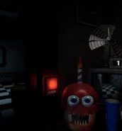 Funtime Chica acercándose al jugador.