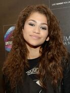 Zendaya-coleman-at-american-music-awards-gift-lounge-in-los-angeles 1