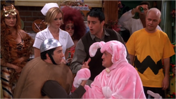 joey dressed as chandler halloween