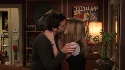 Discuss Everything About Friends Central Fandom The poll was active over a two day period with 1,865 individuals take part from august 14 to august 16, and the results were shared by the wrap earlier this the results are clear with 60 percent of singles thinking the pair were on a break at the time of the incident, meaning ross never cheated on rachel. discuss everything about friends