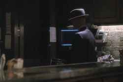 Наблюдатель в баре