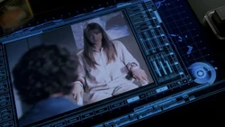  наблюдает за 