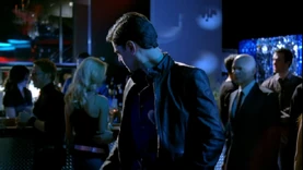 Наблюдатель в ночном клубе.