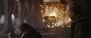 Cassian et Rael s'engagent dans un combat contre les agents de Pre-Mor.