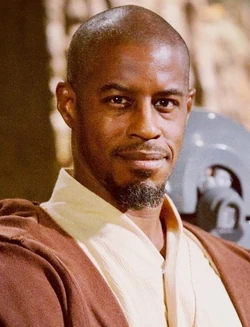 L'acteur Ahmed Best joua, bien des années plus tard, le rôle du Jedi Kelleran Beq et déclara que ce nouveau personnage et Achk Med-Beq étaient apparentés.