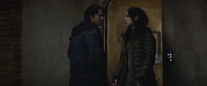 Cassian retrouve Bix, blessée et traumatisée après les événements de Ferrix, causés selon elle par Andor.