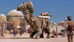 Un ronto dans les rues de Mos Eisley.