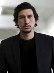 Kylo Ren est joué par Adam Driver.