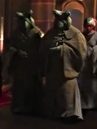 Waks Trode (à droite) en compagnie du sénateur Gume Saam.