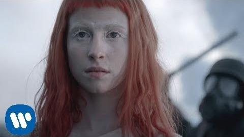 Paramore- Now -OFFICIAL VIDEO-