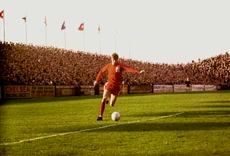 Allan Clarke red kit