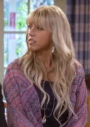Stephanie Tanner Fuller House 017.png (188 KB)