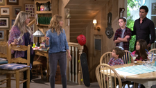 Fuller House S01E02 Screenshot 001