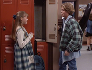 Jamie helps Stephanie open her locker