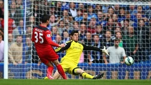 Courtois salvando para el Chelsea