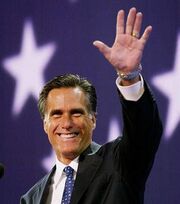 Mitt-Romney-Waving-to-crowd1