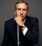 PresidentHowardSchultz