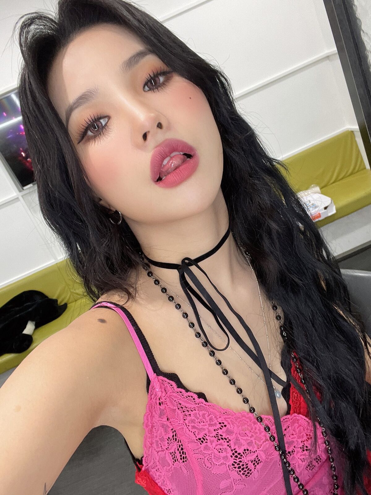 soyeon making sure that neverlands should put a cherry tattoo sticker ... |  TikTok