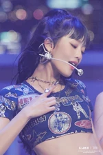 "Queencard" Performance Video Behind