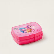 Lunch box with Pipp Petals and Izzy Moonbow by First Kid