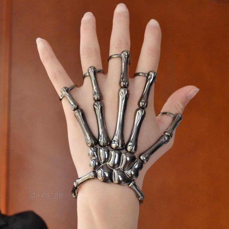 Hand bone clearance ring bracelet
