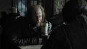 Thoros boit à la taverne (3x02)