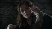 Catelyn trouve un cheveu (1x02)