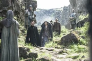 Petyr et Sansa arrivant à la Porte Sanglante