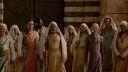 Les Treize reçoivent Daenerys à l'entrée de Qarth