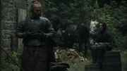 Thoros essaie son armure