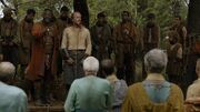 Malko raconte les exploits de Jorah à la foule