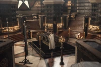 Похороны Тайвина 5x01.jpg (2,33 Мб) Похороны Тайвина в Великой септе Бейлора. («Грядущие войны»)