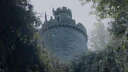 Одна из башен замка