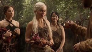 107 Daenerys beim Weinhändler