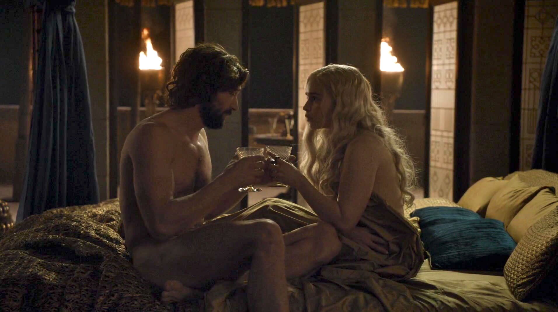 Daario-and-daenerys-s5e1.jpg