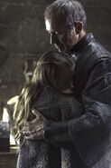 Shireen and her father embrace in "Sons of the Harpy".