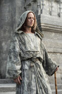 Faceless Men robes have a little square of cloth on the front; while not used on-screen, they can potentially be used as a mask while handling smelly dead bodies. The robes' texture also reflects the stony texture of the House of Black and White (behind Jaqen in this shot; note the similar patterns).