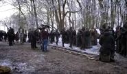 Extra actors learning how to properally march Behind Scenes Winterfell Ep