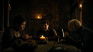 Gorąca Bułka] mówi, podczas gdy Brienne i Podrick Payne jedzą, Przedrzeźniacz.
