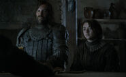 While on the run in Season 4, Sandor and Arya stop to eat