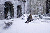 Sansa monta Winterfell na neve